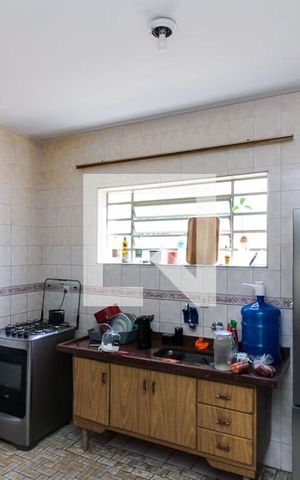 Casa à venda com 240m², 2 quartos e sem vaga Casa à venda com 240m², 2 quartos e sem vagaCozinha