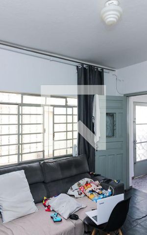 Casa à venda com 240m², 2 quartos e sem vaga Casa à venda com 240m², 2 quartos e sem vagaSala de Estar