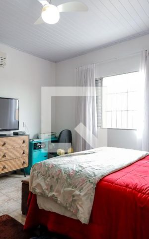 Casa à venda com 295m², 5 quartos e 2 vagas Casa à venda com 295m², 5 quartos e 2 vagasQuarto 1
