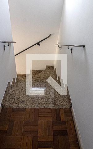Casa à venda com 220m², 3 quartos e 2 vagas Casa à venda com 220m², 3 quartos e 2 vagasHall