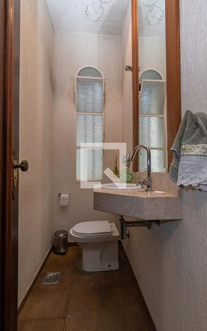 Casa à venda com 320m², 3 quartos e 3 vagas Casa à venda com 320m², 3 quartos e 3 vagasLavabo