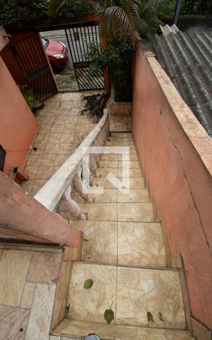 Casa à venda com 20m², 1 quarto e sem vaga Casa à venda com 20m², 1 quarto e sem vagaEscada