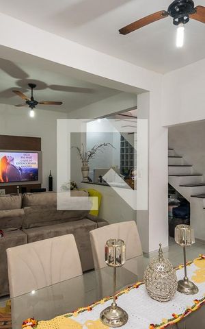 Casa à venda com 106m², 3 quartos e sem vaga Casa à venda com 106m², 3 quartos e sem vagaSala