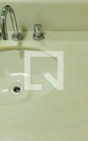Apartamento para alugar com 135m², 2 quartos e 1 vaga Apartamento para alugar com 135m², 2 quartos e 1 vagaBanheiro Corredor