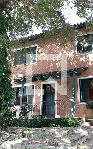 Casa para alugar com 385m², 4 quartos e 3 vagasFachada