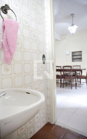 Casa para alugar com 385m², 4 quartos e 3 vagasBanheiro 2