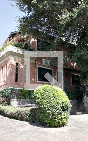 Casa para alugar com 385m², 4 quartos e 3 vagasFachada