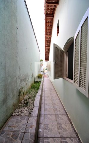 Casa à venda com 300m², 4 quartos e 2 vagasÁrea de Serviço 2