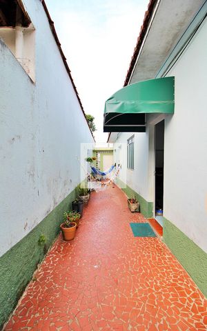 Casa à venda com 300m², 4 quartos e 2 vagasCorredor externo
