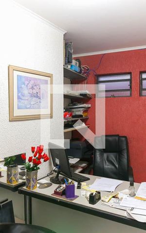 Casa à venda com 357m², 4 quartos e 6 vagas Casa à venda com 357m², 4 quartos e 6 vagasEscritório da garagem