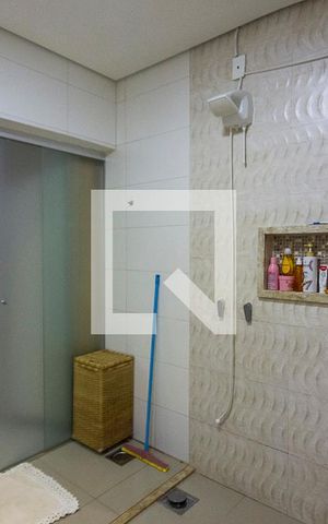 Casa para alugar com 200m², 4 quartos e 3 vagas Casa para alugar com 200m², 4 quartos e 3 vagasBanheiro da Suite 2