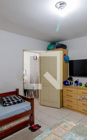 Casa à venda com 260m², 3 quartos e 5 vagas Casa à venda com 260m², 3 quartos e 5 vagasQuarto Casa 2