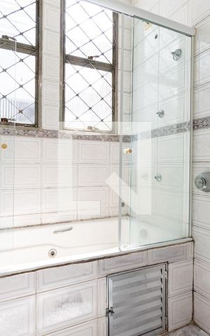 Casa à venda com 300m², 3 quartos e 4 vagas Casa à venda com 300m², 3 quartos e 4 vagasBanheiro da Suíte 2