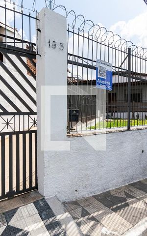 Casa à venda com 300m², 3 quartos e 4 vagas Casa à venda com 300m², 3 quartos e 4 vagasFachada