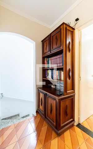 Casa à venda com 200m², 3 quartos e 2 vagas Casa à venda com 200m², 3 quartos e 2 vagasCorredor