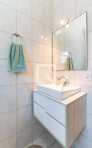 Casa à venda com 200m², 3 quartos e 2 vagas Casa à venda com 200m², 3 quartos e 2 vagasBanheiro Social
