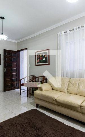 Casa à venda com 200m², 3 quartos e 2 vagas Casa à venda com 200m², 3 quartos e 2 vagasSala de Estar