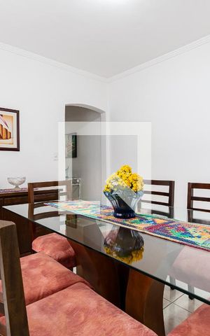 Casa à venda com 200m², 3 quartos e 2 vagas Casa à venda com 200m², 3 quartos e 2 vagasSala de Jantar