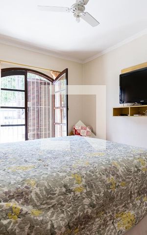 Casa à venda com 200m², 3 quartos e 2 vagas Casa à venda com 200m², 3 quartos e 2 vagasSuíte