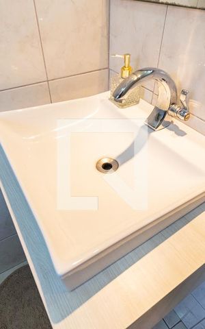 Casa à venda com 200m², 3 quartos e 2 vagas Casa à venda com 200m², 3 quartos e 2 vagasBanheiro Social