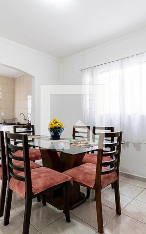 Casa à venda com 200m², 3 quartos e 2 vagas Casa à venda com 200m², 3 quartos e 2 vagasSala de Jantar