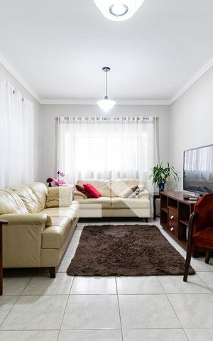 Casa à venda com 200m², 3 quartos e 2 vagas Casa à venda com 200m², 3 quartos e 2 vagasSala de Estar