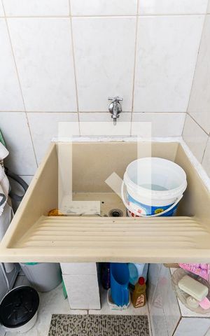 Casa à venda com 200m², 3 quartos e 2 vagas Casa à venda com 200m², 3 quartos e 2 vagasLavanderia
