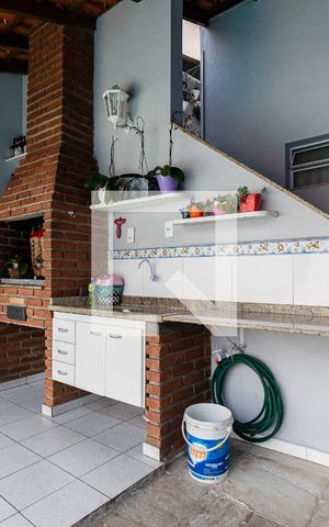 Casa à venda com 200m², 3 quartos e 2 vagas Casa à venda com 200m², 3 quartos e 2 vagasChurrasqueira