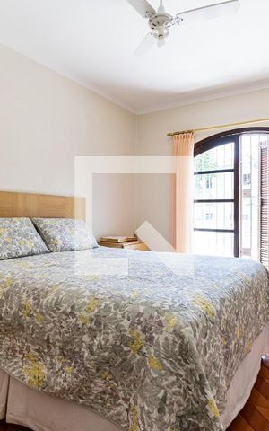 Casa à venda com 200m², 3 quartos e 2 vagas Casa à venda com 200m², 3 quartos e 2 vagasSuíte
