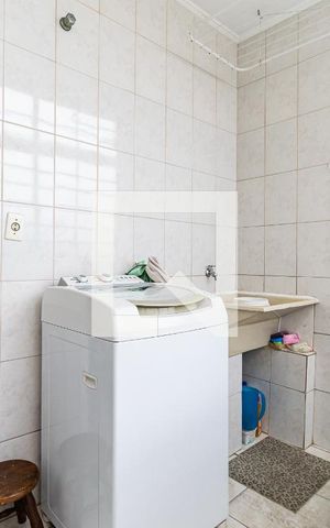 Casa à venda com 200m², 3 quartos e 2 vagas Casa à venda com 200m², 3 quartos e 2 vagasLavanderia
