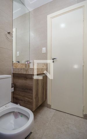 Apartamento à venda com 112m², 3 quartos e 1 vaga Apartamento à venda com 112m², 3 quartos e 1 vagaBanheiro Social