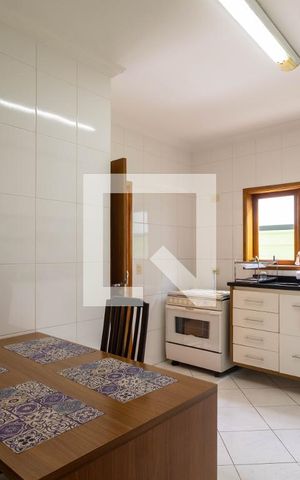 Casa à venda com 150m², 3 quartos e 4 vagas Casa à venda com 150m², 3 quartos e 4 vagasCozinha