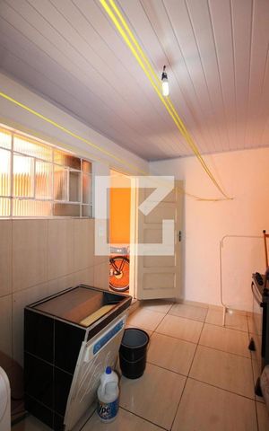 Casa à venda com 168m², 2 quartos e 4 vagasQuarto de Serviço