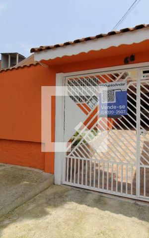 Casa à venda com 168m², 2 quartos e 4 vagas Casa à venda com 168m², 2 quartos e 4 vagasFachada