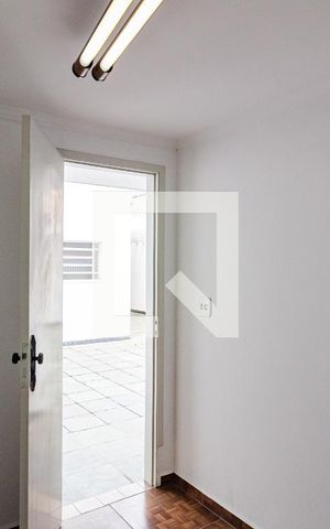 Casa à venda com 344m², 5 quartos e 5 vagas Casa à venda com 344m², 5 quartos e 5 vagasQuarto de Serviço