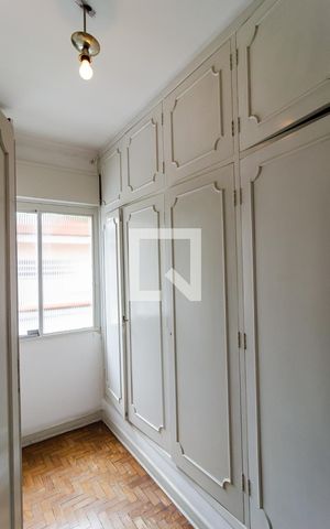 Casa à venda com 344m², 5 quartos e 5 vagas Casa à venda com 344m², 5 quartos e 5 vagasCloset da Suíte