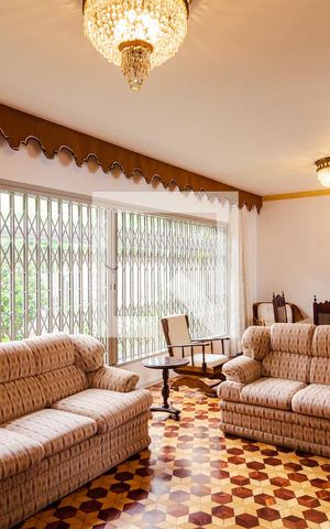 Casa à venda com 344m², 5 quartos e 5 vagas Casa à venda com 344m², 5 quartos e 5 vagasSala