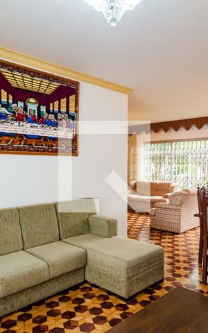 Casa à venda com 344m², 5 quartos e 5 vagas Casa à venda com 344m², 5 quartos e 5 vagasSala