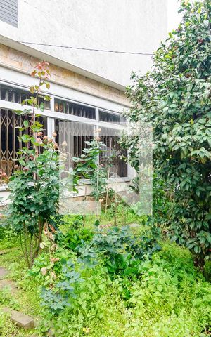 Casa à venda com 344m², 5 quartos e 5 vagas Casa à venda com 344m², 5 quartos e 5 vagasEntrada
