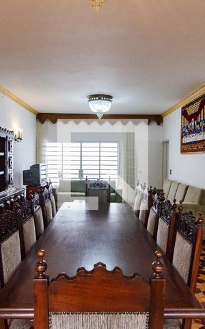 Casa à venda com 344m², 5 quartos e 5 vagas Casa à venda com 344m², 5 quartos e 5 vagasSala