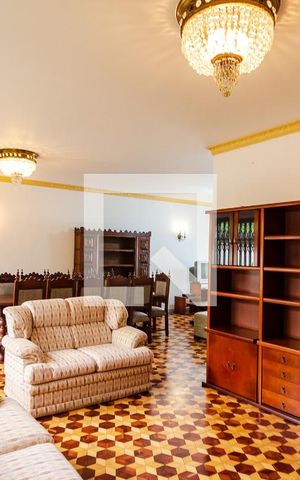Casa à venda com 344m², 5 quartos e 5 vagas Casa à venda com 344m², 5 quartos e 5 vagasSala