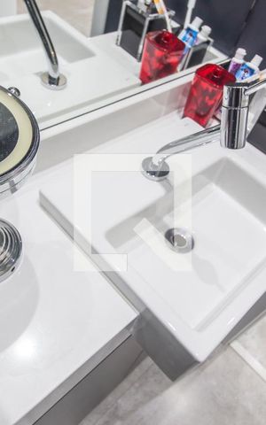 Apartamento à venda com 54m², 1 quarto e 2 vagasDetalhe do Banheiro da Suite