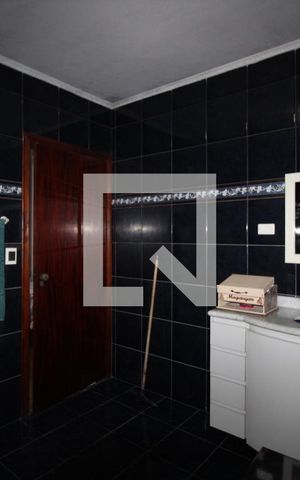Casa para alugar com 210m², 3 quartos e 3 vagasSuite banheiro
