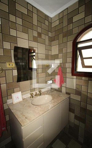 Casa para alugar com 210m², 3 quartos e 3 vagasBanheiro 2