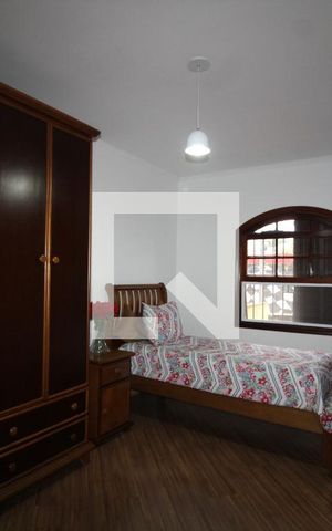 Casa para alugar com 210m², 3 quartos e 3 vagasSuite