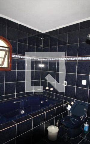 Casa para alugar com 210m², 3 quartos e 3 vagasSuite banheiro