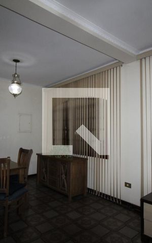 Casa para alugar com 210m², 3 quartos e 3 vagasSala