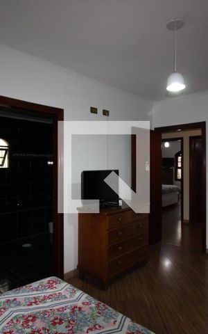 Casa para alugar com 210m², 3 quartos e 3 vagasSuite