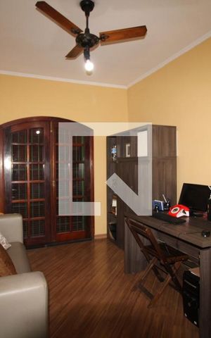 Casa para alugar com 210m², 3 quartos e 3 vagasEscritório