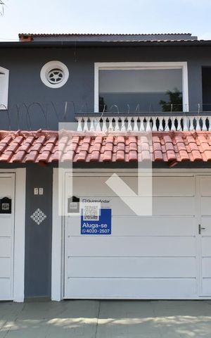 Casa para alugar com 450m², 8 quartos e 4 vagas Casa para alugar com 450m², 8 quartos e 4 vagasFachada